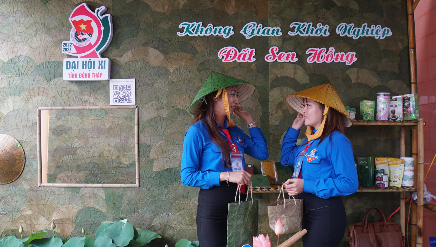 Không gian khởi nghiệp &quot;Đất Sen hồng&quot; Sản phẩm sen Đồng Tháp trưng bày tại Đại hội