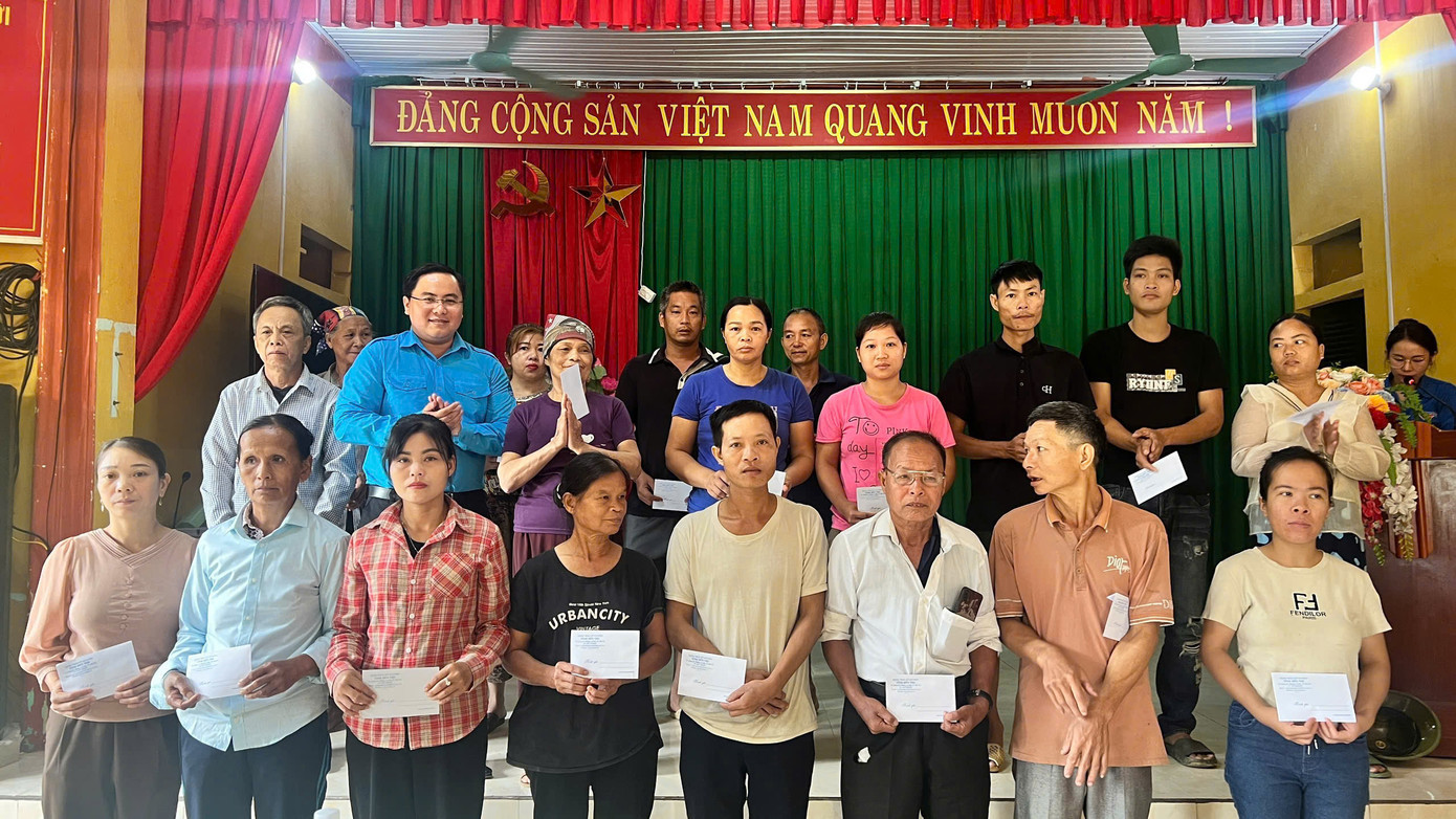 Hội LHTN Việt Nam tỉnh Bến Tre trao tặng quà cho bà con tại xã Chiêu Yên, huyện Yên Sơn, Tuyên Quang. Hội LHTN Việt Nam tỉnh Bến Tre trao tặng quà cho bà con tại xã Chiêu Yên, huyện Yên Sơn, Tuyên Quang.