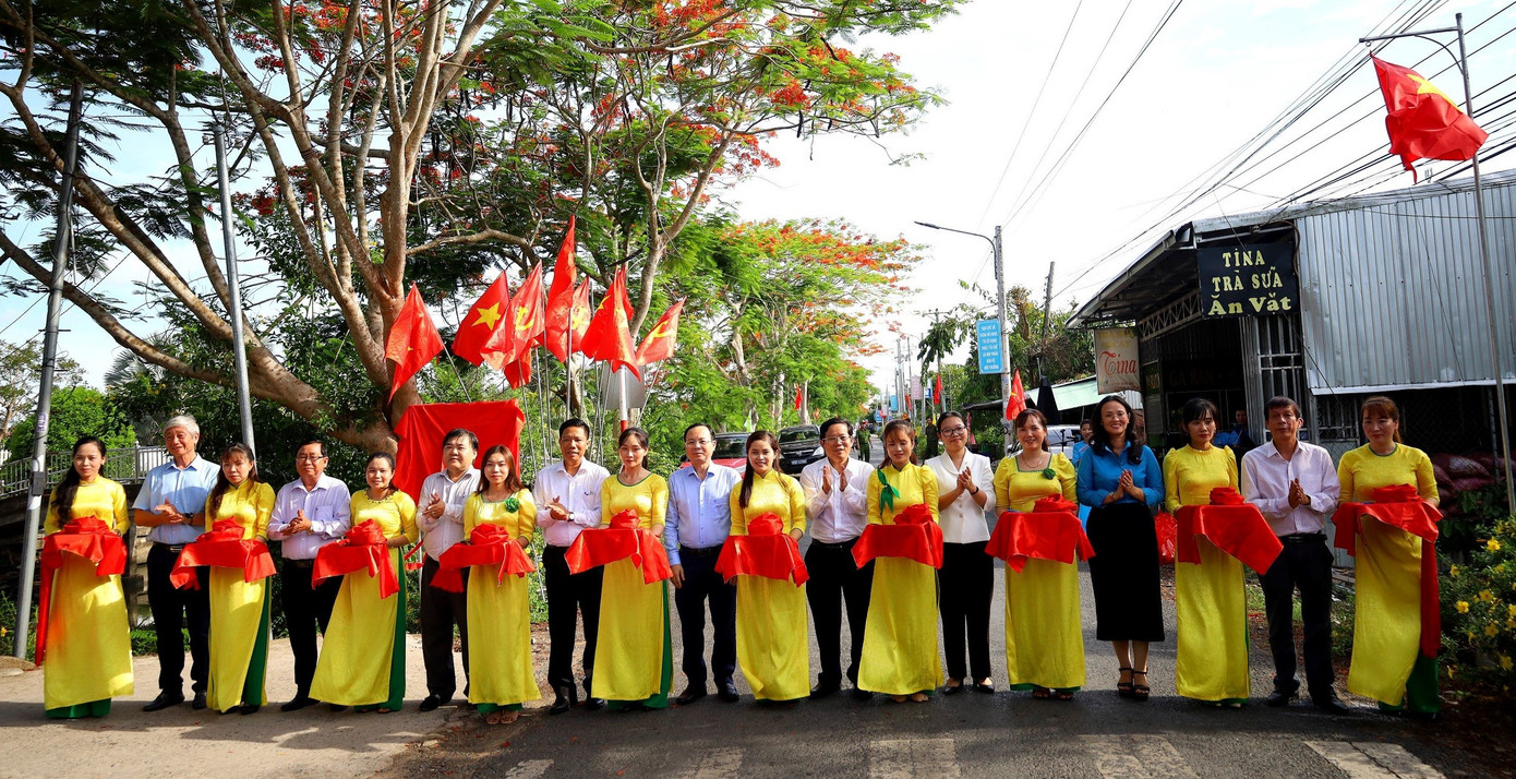 Khánh thành Đường cờ Tổ quốc dài 5,2 km tại xã Trường Xuân A (huyện Thới Lai, TP Cần Thơ).