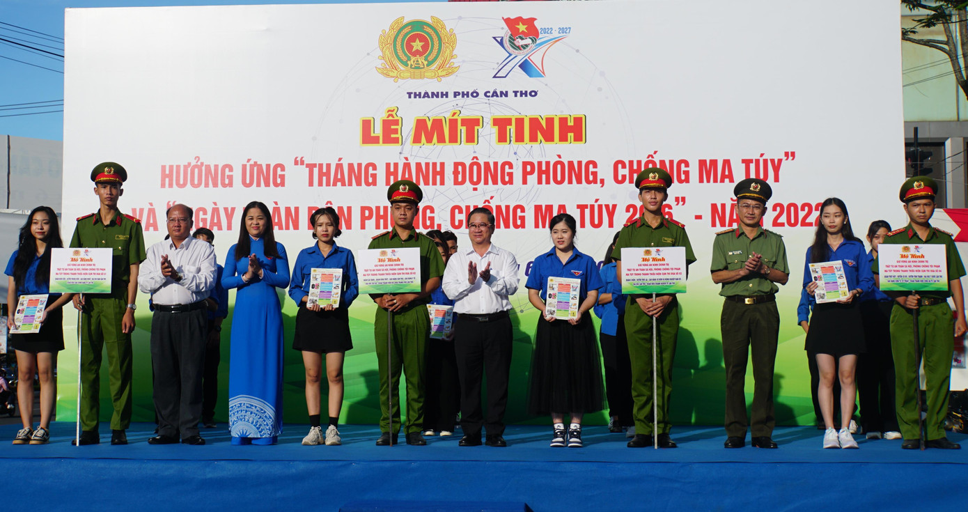 Cần Thơ ra quân hưởng ứng "Tháng hành động phòng, chống ma túy". - Ảnh: Hòa Hội Cần Thơ ra quân hưởng ứng "Tháng hành động phòng, chống ma túy". - Ảnh: Hòa Hội