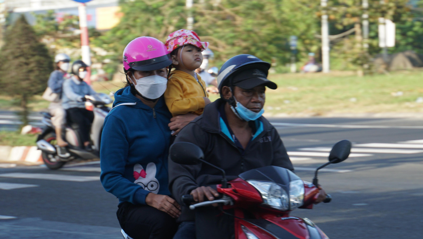 Không chỉ hôm nay mà những ngày trước người dân cũng đã quay trở lại TPHCM và các tỉnh miền Đông Nam Bộ làm việc. - Ảnh: Hòa Hội