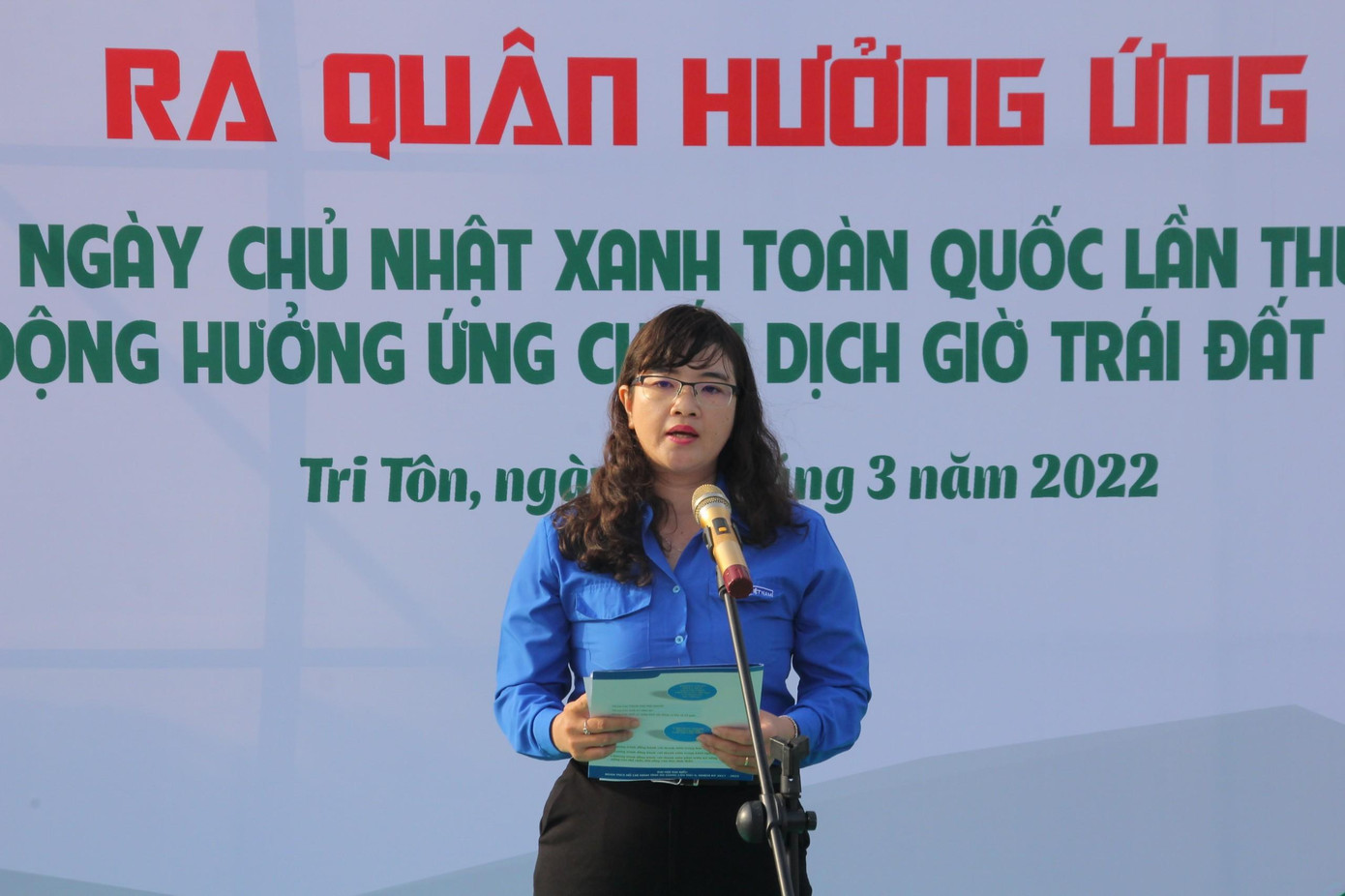 Chị Nguyễn Thị Chúc Linh, Trưởng Ban phong trào Tỉnh đoàn An Giang phát biểu Chị Nguyễn Thị Chúc Linh, Trưởng Ban phong trào Tỉnh đoàn An Giang phát biểu