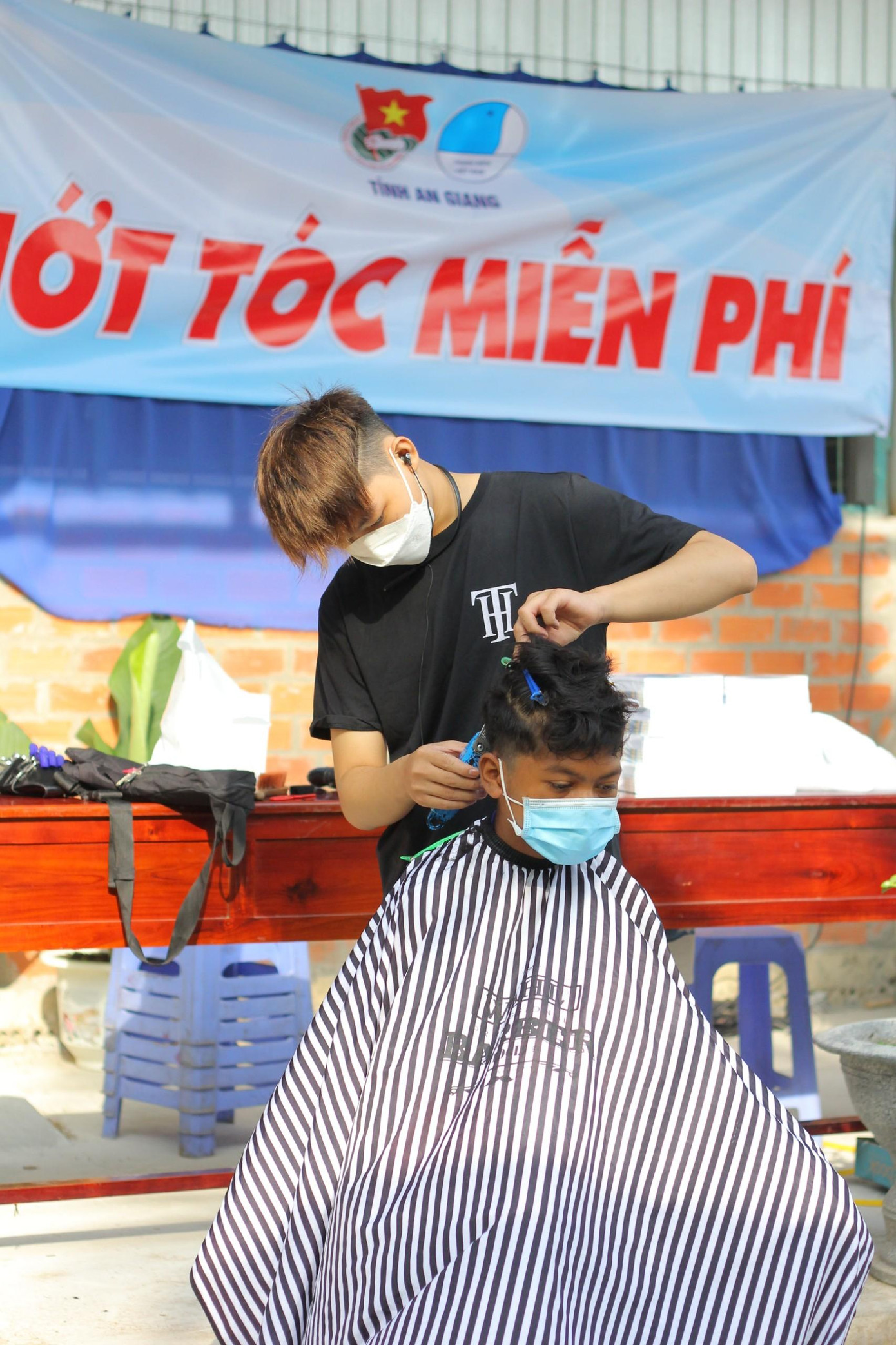 Hớt tóc miễn phí cho học sinh Hớt tóc miễn phí cho học sinh