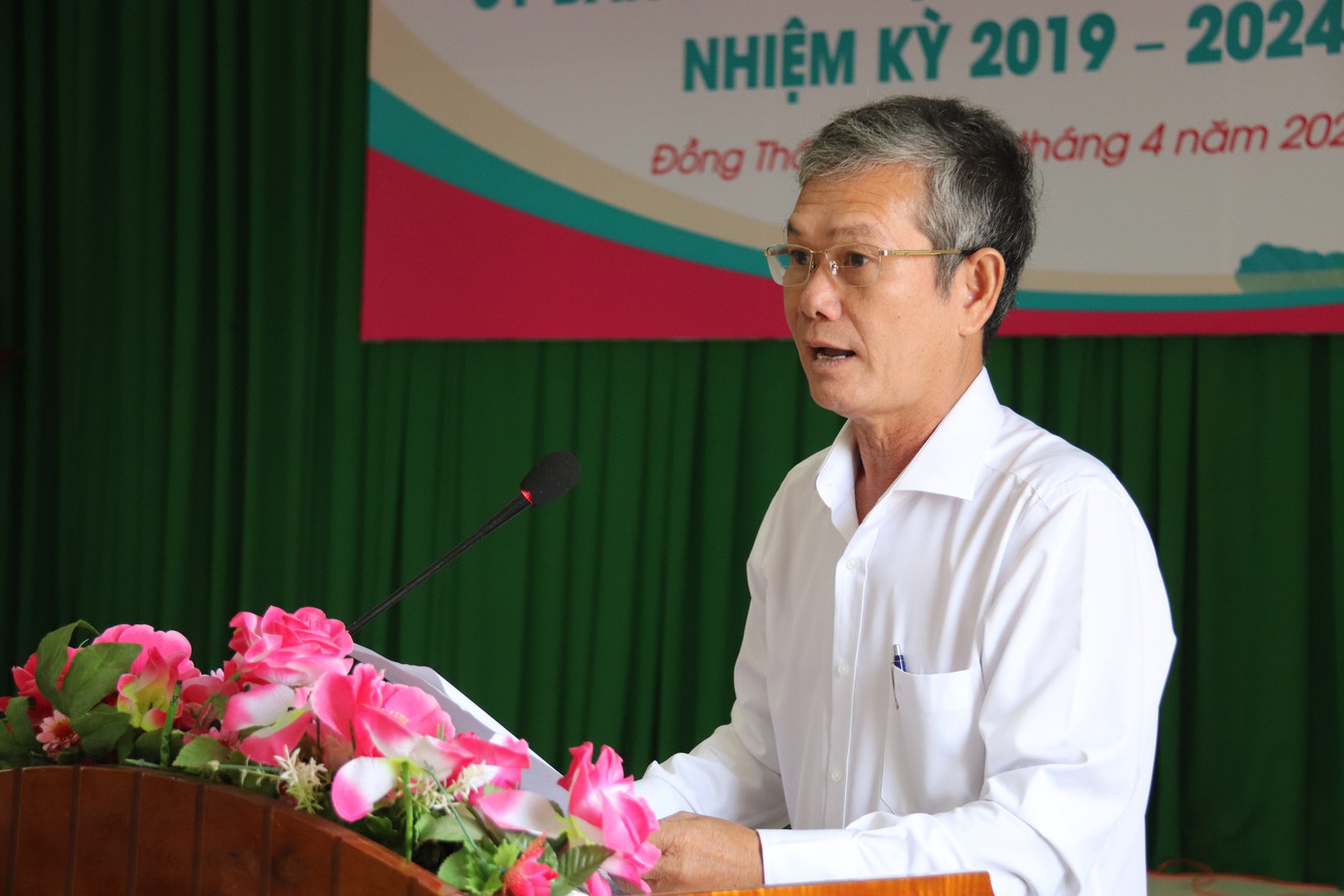 Tân Chủ tịch Uỷ ban MTTQ Việt Nam tỉnh Đồng Tháp Đinh Văn Dũng phát biểu tại hội nghị. Tân Chủ tịch Uỷ ban MTTQ Việt Nam tỉnh Đồng Tháp Đinh Văn Dũng phát biểu tại hội nghị.