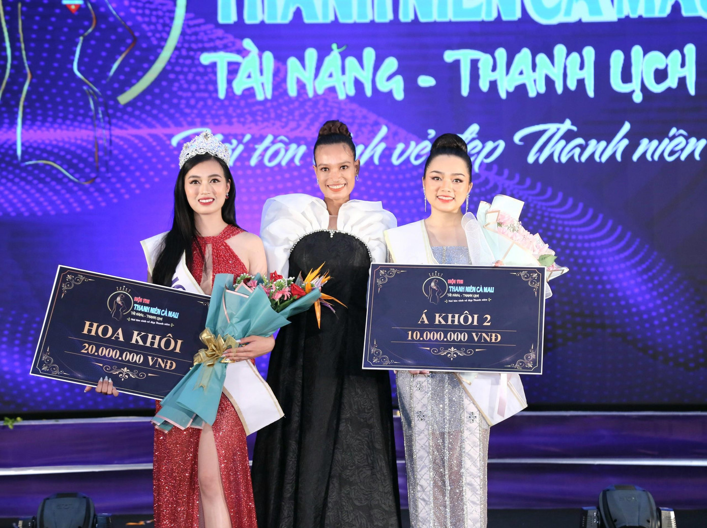 Siêu mẫu thế giới 2018 H’ăng Niê cùng Hoa khôi và Á khôi 2. - Ảnh: Minh Trung Siêu mẫu thế giới 2018 H’ăng Niê cùng Hoa khôi và Á khôi 2. - Ảnh: Minh Trung