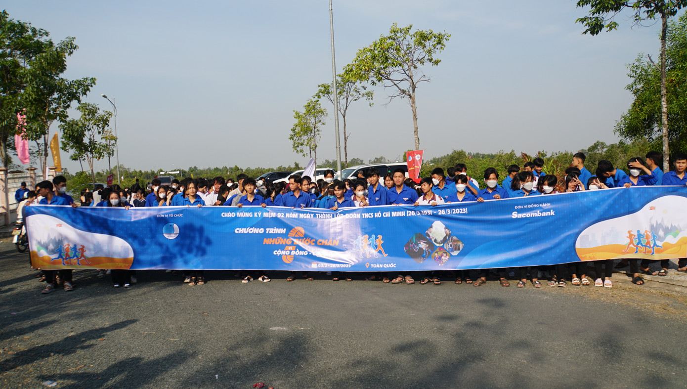 Tỉnh Đoàn Kiên Giang phát động "Những bước chân vì cộng đồng". Ảnh: Hòa Bình Tỉnh Đoàn Kiên Giang phát động "Những bước chân vì cộng đồng". Ảnh: Hòa Bình