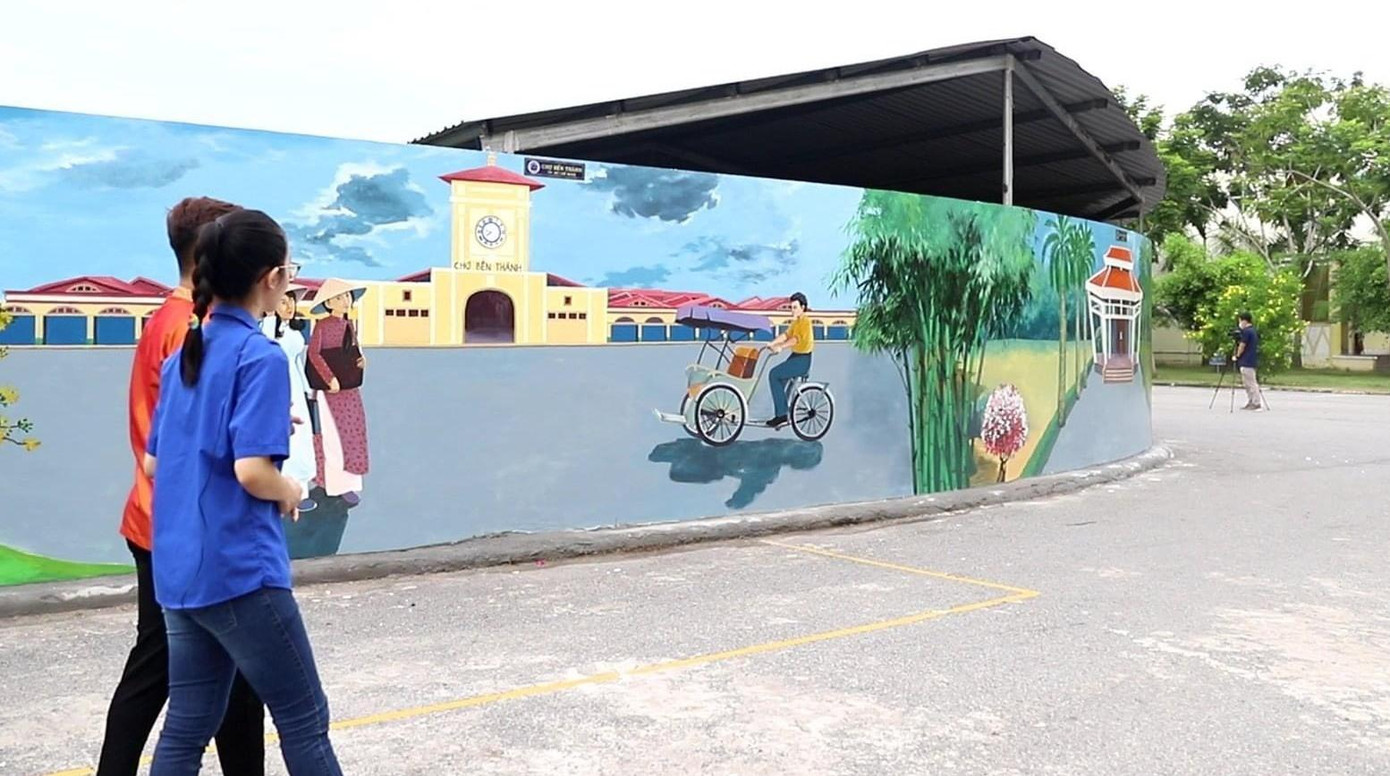 Chợ Bến Thành (TPHCM) được tái hiện qua tranh bích họa Chợ Bến Thành (TPHCM) được tái hiện qua tranh bích họa