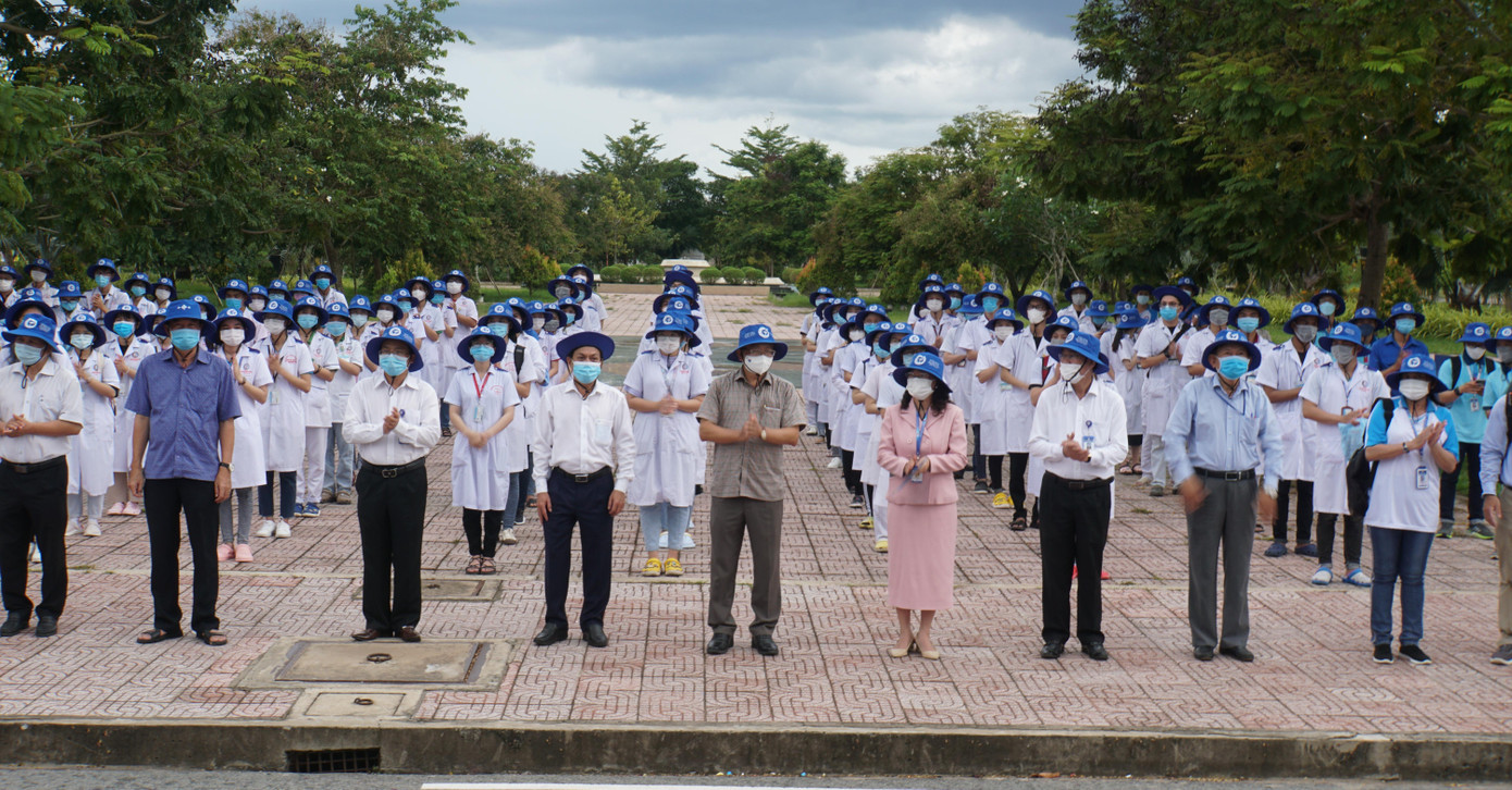 Đây là hoạt động do Ban Thường vụ Thành đoàn, Ban Thư ký Hội Sinh viên thành phố Cần Thơ đã phối hợp với Ban Giám hiệu Trường Đại học Y Dược Cần Thơ thành lập Đoàn cán bộ, sinh viên Trường Đại học Y Dược Cần Thơ tình nguyện hỗ trợ tỉnh Vĩnh Long phòng chống dịch COVID-19 với 98 người (8 cán bộ và 90 sinh viên).