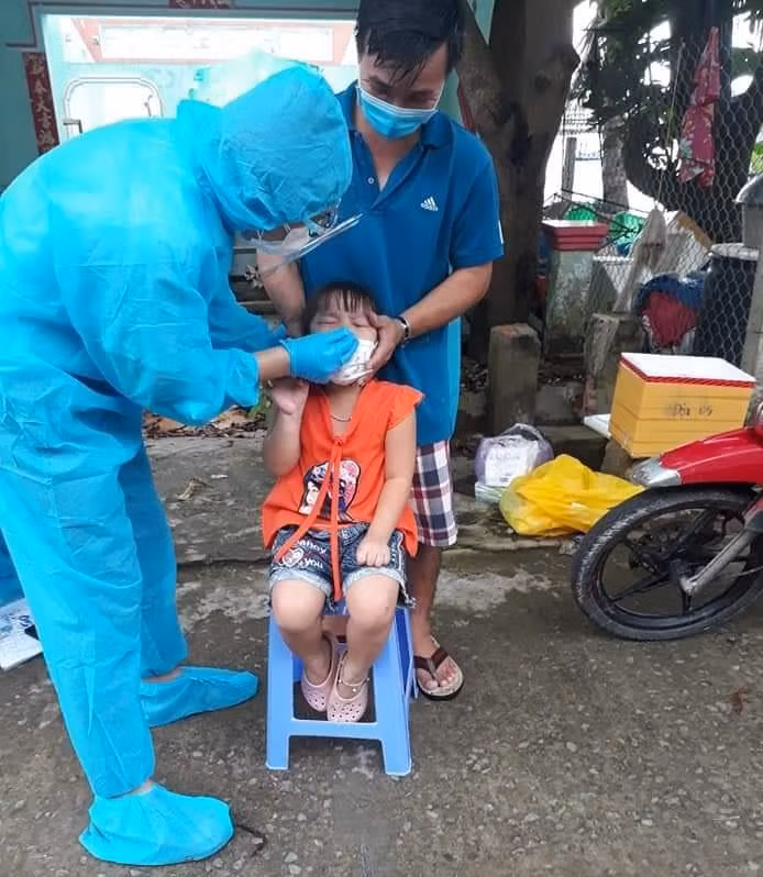 Xét nghiệm cho người dân trên đảo