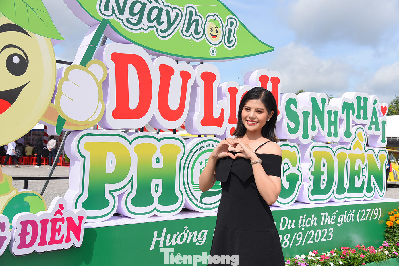 Ngày hội du lịch sinh thái Phong Điền - Cần Thơ năm nay diễn ra từ ngày 25 - 28/9, với 20 hoạt động chính, trong đó các hoạt động tạo điểm nhấn như: Triển lãm, trưng bày gần 100 gian hàng quảng bá xúc tiến du lịch; famtrip khảo sát các điểm đến - sản phẩm du lịch mới; trò chơi dân gian; tổ chức sàn giao dịch việc làm.... Ảnh: Hòa Hội. Ngày hội du lịch sinh thái Phong Điền - Cần Thơ năm nay diễn ra từ ngày 25 - 28/9, với 20 hoạt động chính, trong đó các hoạt động tạo điểm nhấn như: Triển lãm, trưng bày gần 100 gian hàng quảng bá xúc tiến du lịch; famtrip khảo sát các điểm đến - sản phẩm du lịch mới; trò chơi dân gian; tổ chức sàn giao dịch việc làm.... Ảnh: Hòa Hội.