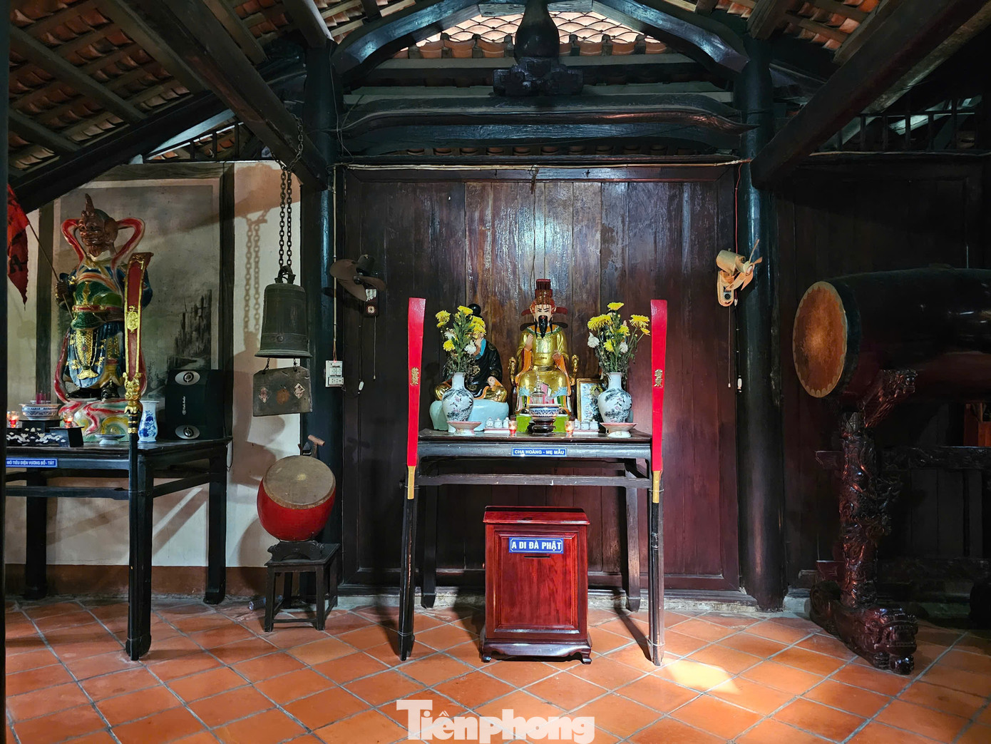 Mỗi bức tượng, bức bích họa, mỗi câu đối trong chùa đều mang một thông điệp, một bài học về đạo đức, về sự nhẫn nại và lòng từ bi.