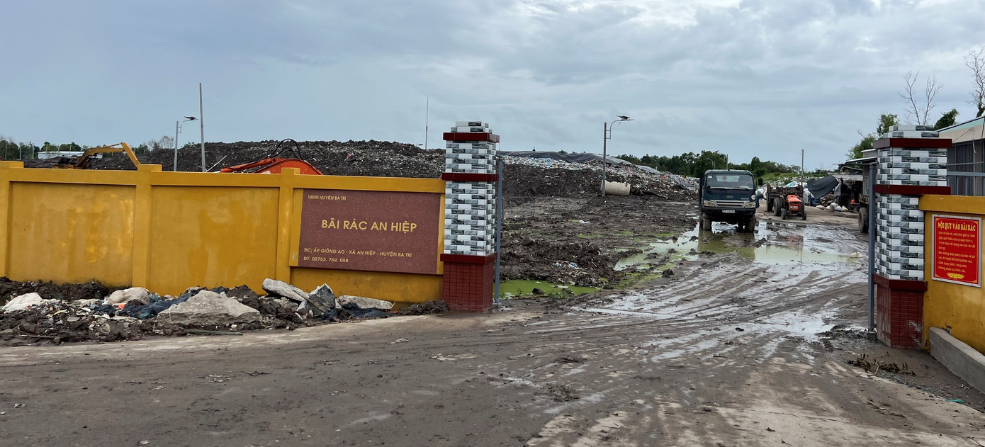 Bãi rác An Hiệp, huyện Ba Tri, tỉnh Bến Tre. Ảnh: PV