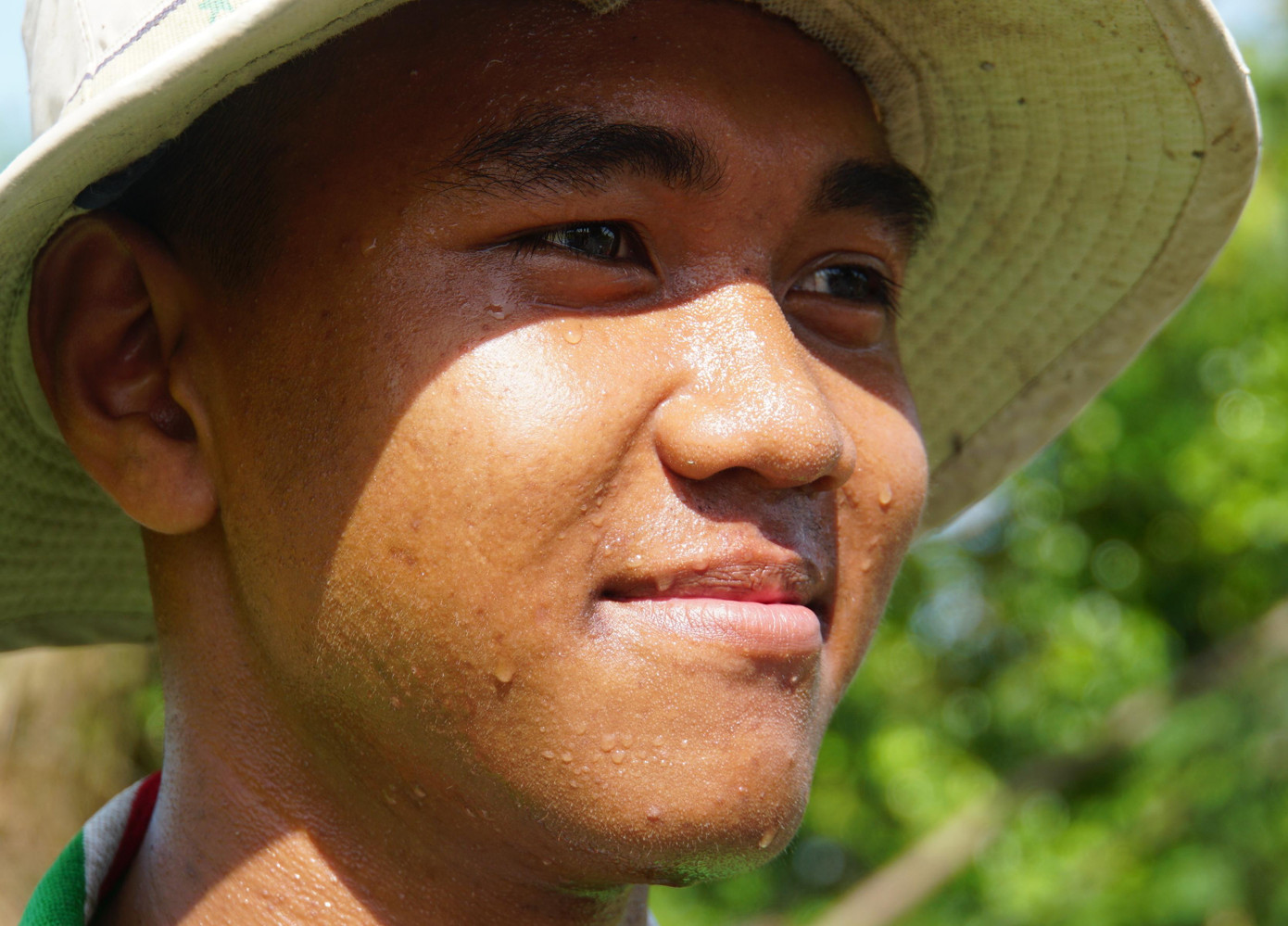 Đoàn thanh niên công an thành phố Cần Thơ tổ chức làm công trình bê tông hóa con đường dài 1km tại ấp Quy Lân 6, xã Thạnh Quới với sự tham gia của 45 cán bộ, chiến sỹ. Đồng thời, các cán bộ, chiến sĩ còn phát quang, khám bệnh cấp phát thuốc miễn phí, tặng quà cho gia đình chính sách, học bổng cho học sinh nghèo trên địa bàn xã, diễn ra từ ngày 6-9/6. Đây là 1 trong các hoạt động chiến dịch Hành quân xanh của tuổi trẻ công an TP Cần Thơ 2022.