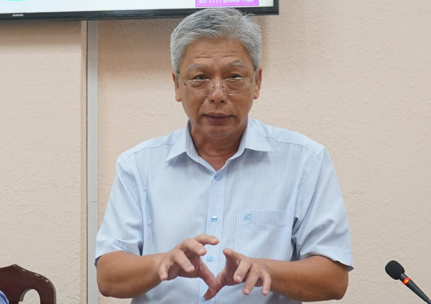 Bác sĩ Võ Minh Phục – Chi cục trưởng Chi cục An toàn Vệ sinh thực phẩm tỉnh Đồng Tháp. Ảnh: Hòa Hội Bác sĩ Võ Minh Phục – Chi cục trưởng Chi cục An toàn Vệ sinh thực phẩm tỉnh Đồng Tháp. Ảnh: Hòa Hội