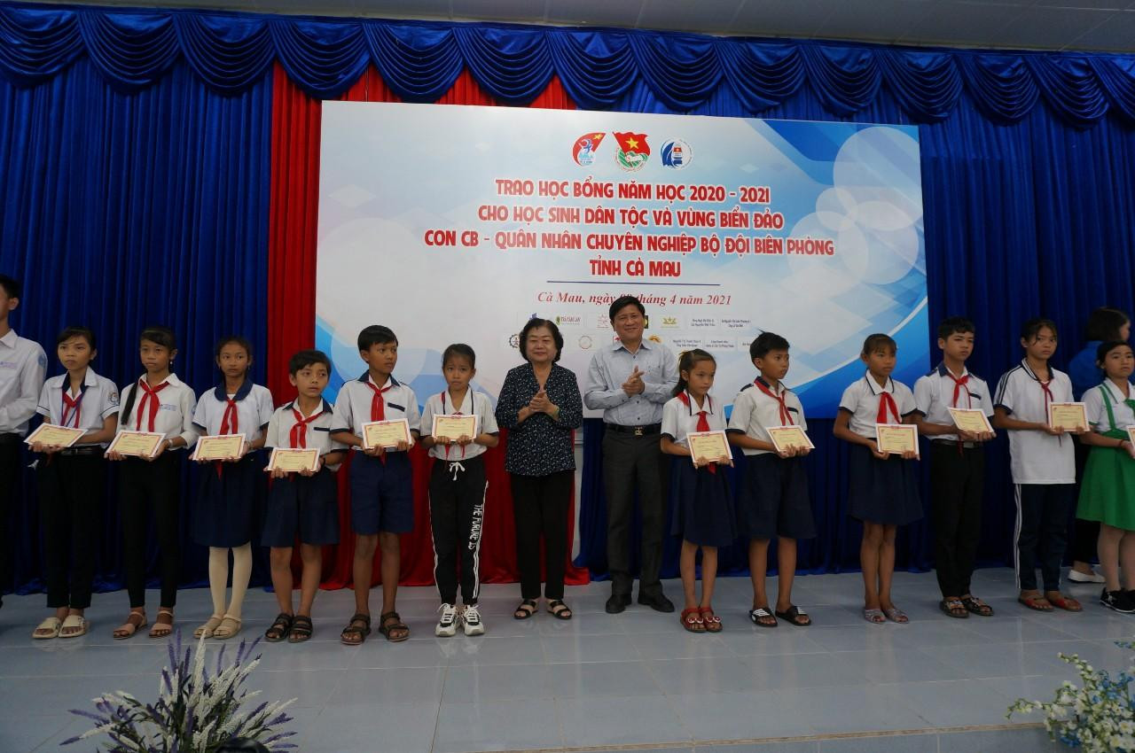 Phó Giám đốc Sở GD&amp;ĐT Cà Mau cho rằng, Quỹ học bổng đã khuyến khích các em học sinh thi đua học tập tốt, tiếp sức cho các em khó khăn về kinh tế có nguy cơ bỏ học vững bước trên ghế nhà trường có điều kiện trau dồi, lĩnh hội tri thức. Những suất học bổng có giá trị chính là sự động viên, nguồn cổ vũ thêm cho các em cố gắng vươn lên và sự tự hào, niềm vui khi đạt những suất học bổng này.