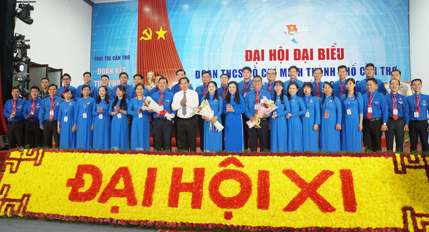 Ban Chấp hành Thành Đoàn Cần Thơ nhiệm kỳ 2022 - 2027 ra mắt Đại hội. Ảnh: Hòa Hội Ban Chấp hành Thành Đoàn Cần Thơ nhiệm kỳ 2022 - 2027 ra mắt Đại hội. Ảnh: Hòa Hội