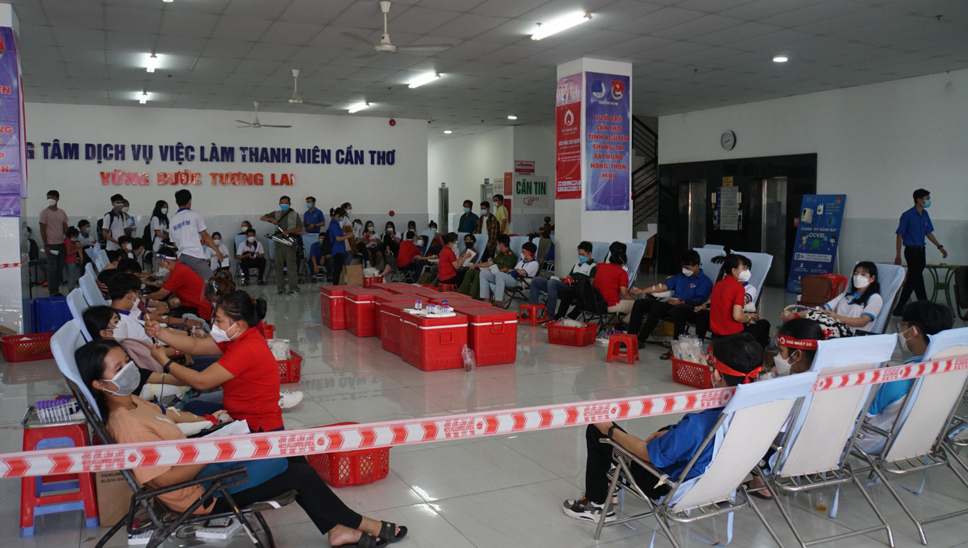 Quang cảnh Chủ nhật Đỏ tại TP Cần Thơ. - Ảnh: Hòa Hội