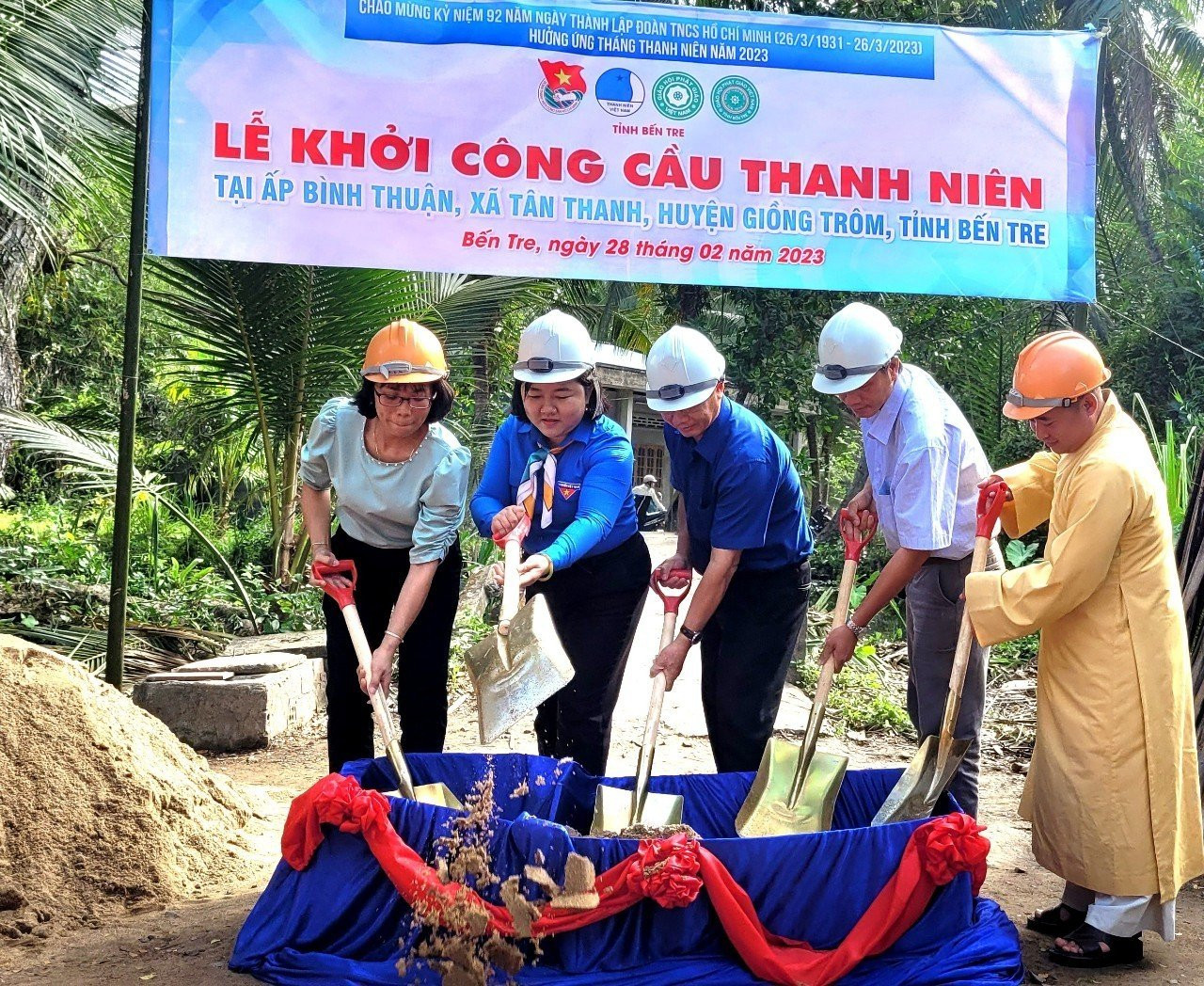 Tỉnh Đoàn Bến Tre khởi công cầu thanh niên