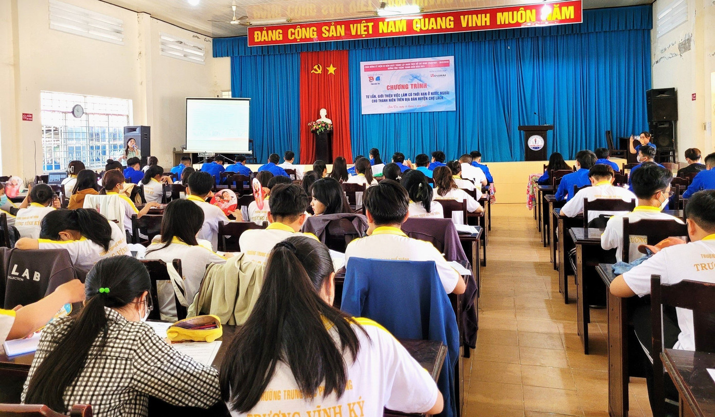 Tư vấn cho đoàn viên thanh niên tham gia làm việc có thời hạn ở nước ngoài