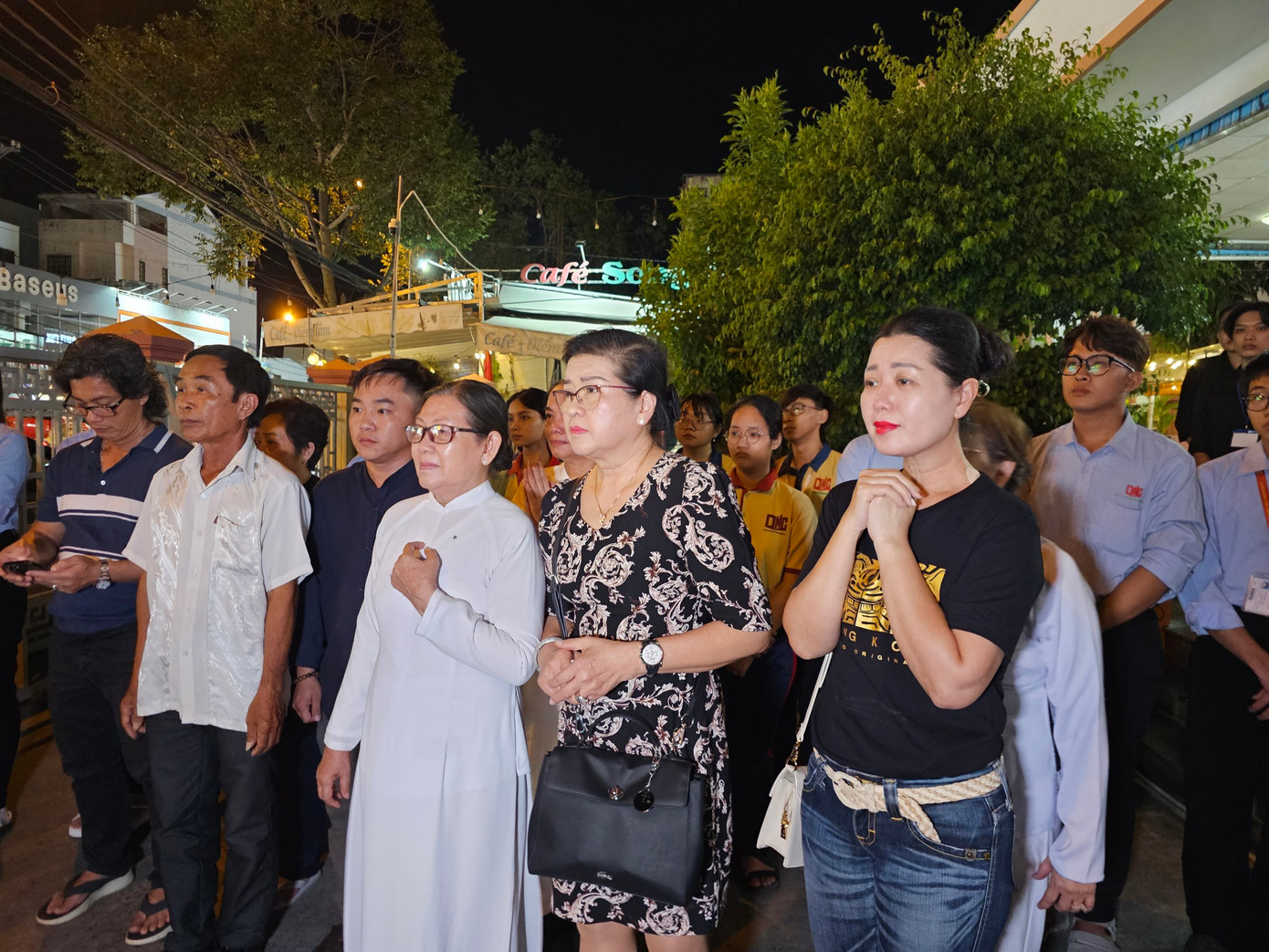 Gia đình, người thân Giáo sư Võ Tòng Xuân tại nhà tang lễ. (Ảnh: Hòa Hội)