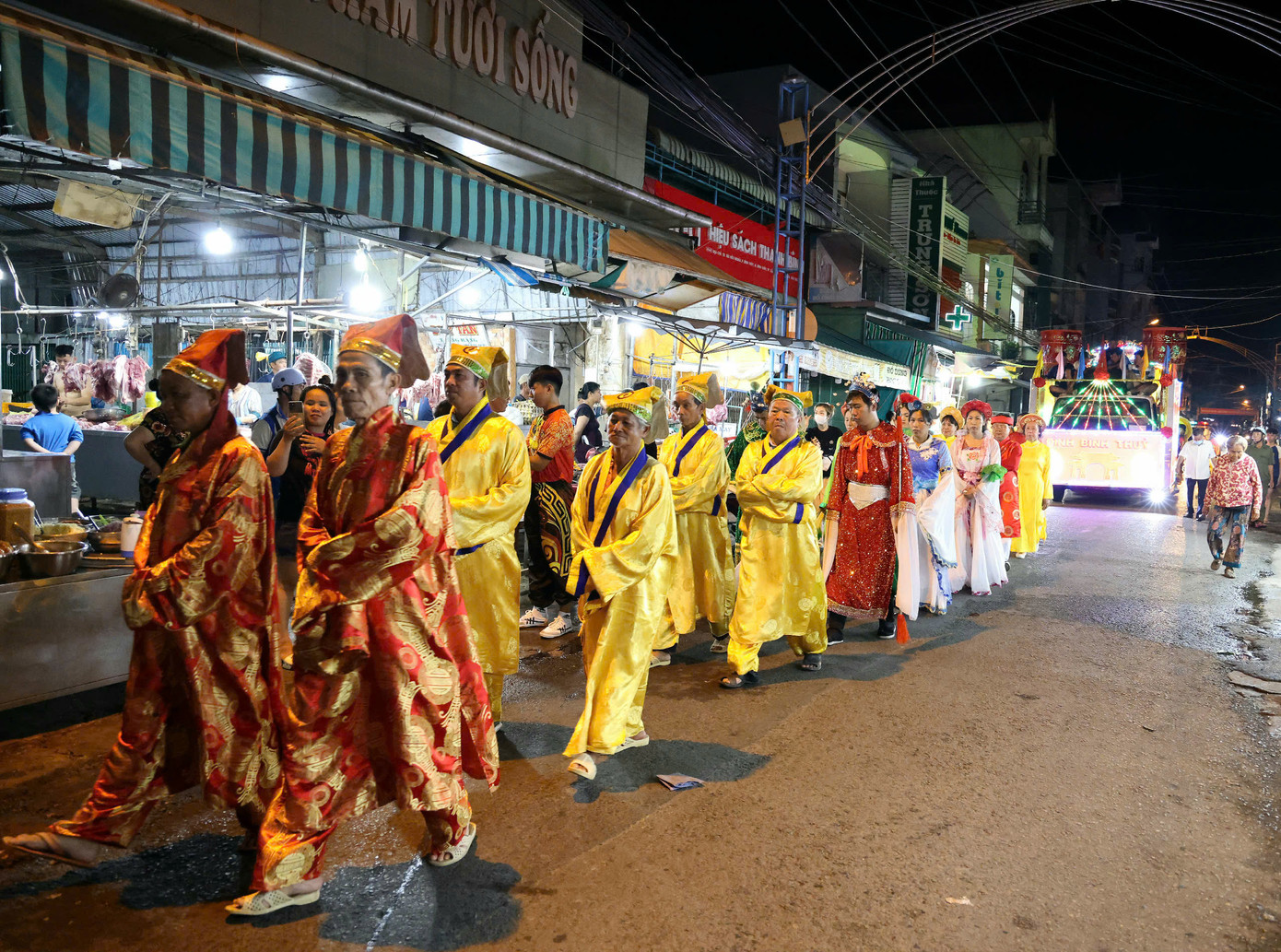 Nghi thức đưa Sắc thần đi du ngoạn.