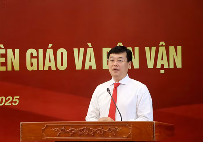 Bí thư Tỉnh ủy Đồng Tháp Lê Quốc Phong phát biểu tại hội nghị. Ảnh: V. Tiến Bí thư Tỉnh ủy Đồng Tháp Lê Quốc Phong phát biểu tại hội nghị. Ảnh: V. Tiến