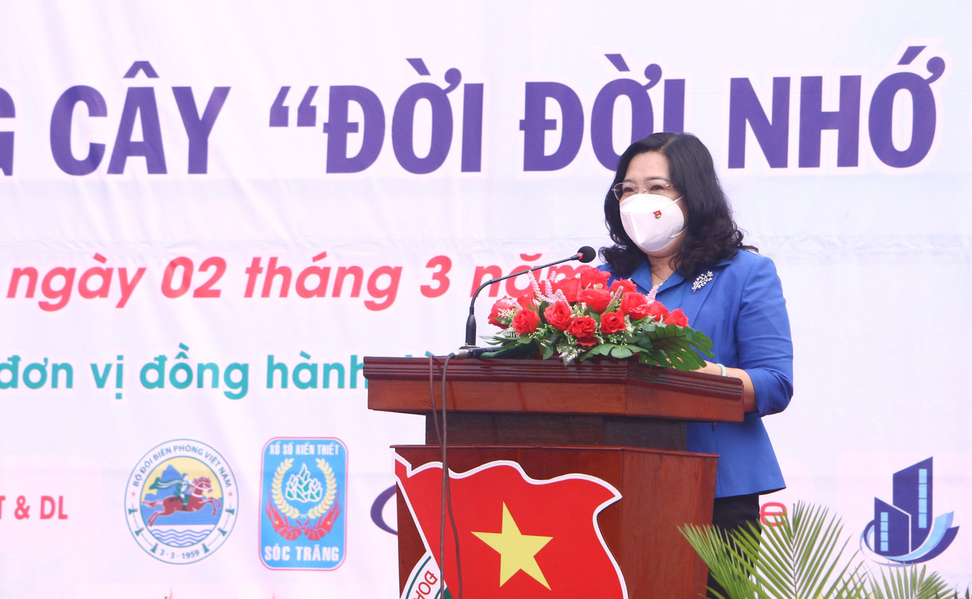 Bà Hồ Thị Cẩm Đào, Phó Bí thư Thường trực Tỉnh ủy Sóc Trăng phát biểu Bà Hồ Thị Cẩm Đào, Phó Bí thư Thường trực Tỉnh ủy Sóc Trăng phát biểu