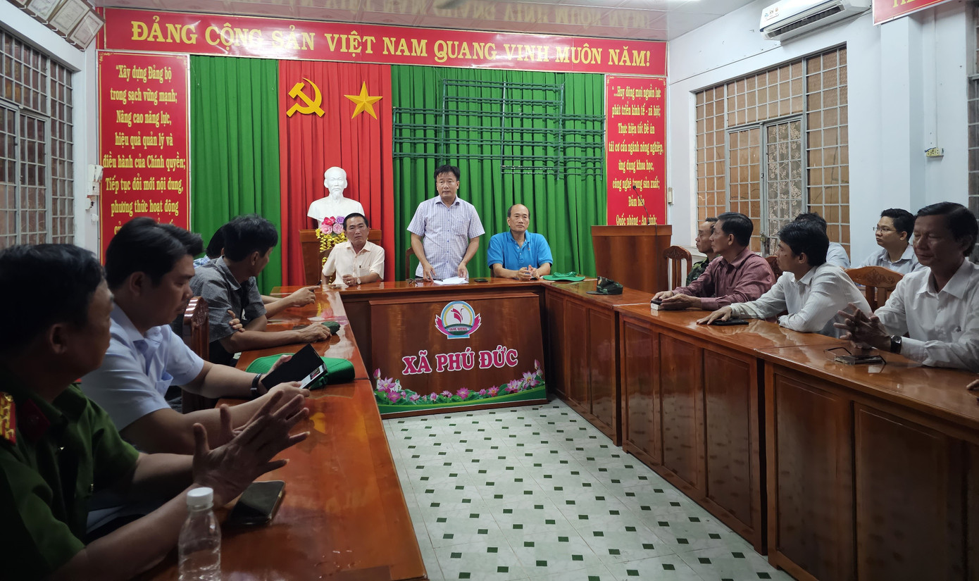 Phó chủ tịch UBND tỉnh Đồng Tháp Nguyễn Phước Thiện phát biểu tại cuộc họp. Ảnh: Hòa Hội Phó chủ tịch UBND tỉnh Đồng Tháp Nguyễn Phước Thiện phát biểu tại cuộc họp. Ảnh: Hòa Hội