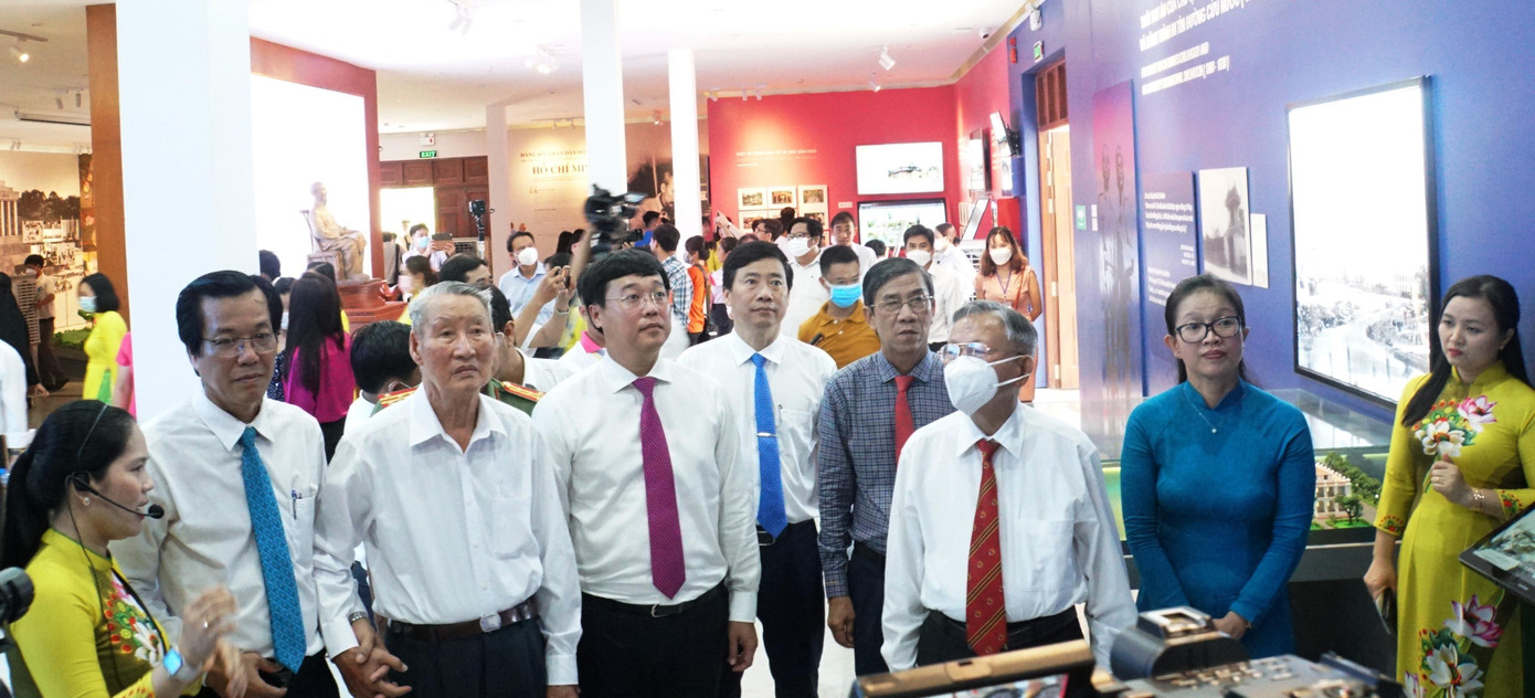 Phó chủ tịch UBND tỉnh Đồng Tháp cho rằng, đây là một công trình văn hóa có ý nghĩa chính trị và nhân văn sâu sắc, góp phần phát huy, lan tỏa giá trị khu di tích lịch sử - văn hóa quốc gia không những thực hiện tốt chức năng giáo dục, nghiên cứu lịch sử mà còn là “Địa chỉ đỏ” trong hành trình về nguồn của cán bộ, đảng viên, các em học sinh, sinh viên trong và ngoài Tỉnh. Đồng thời, còn là điểm tổ chức sinh hoạt truyền thống gắn với việc Học tập và làm theo tư tưởng, đạo đức, phong cách Hồ Chí Minh cho các thế hệ. - Ảnh: Hòa Hội