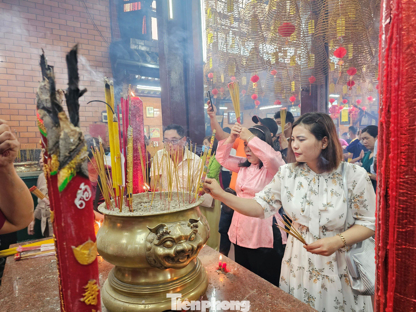 Đi lễ chùa đầu năm từ lâu đã trở thành nét đẹp văn hóa truyền thống không thể thiếu trong đời sống tinh thần của người Việt mỗi dịp Tết đến Xuân về. Ảnh: Hòa Hội