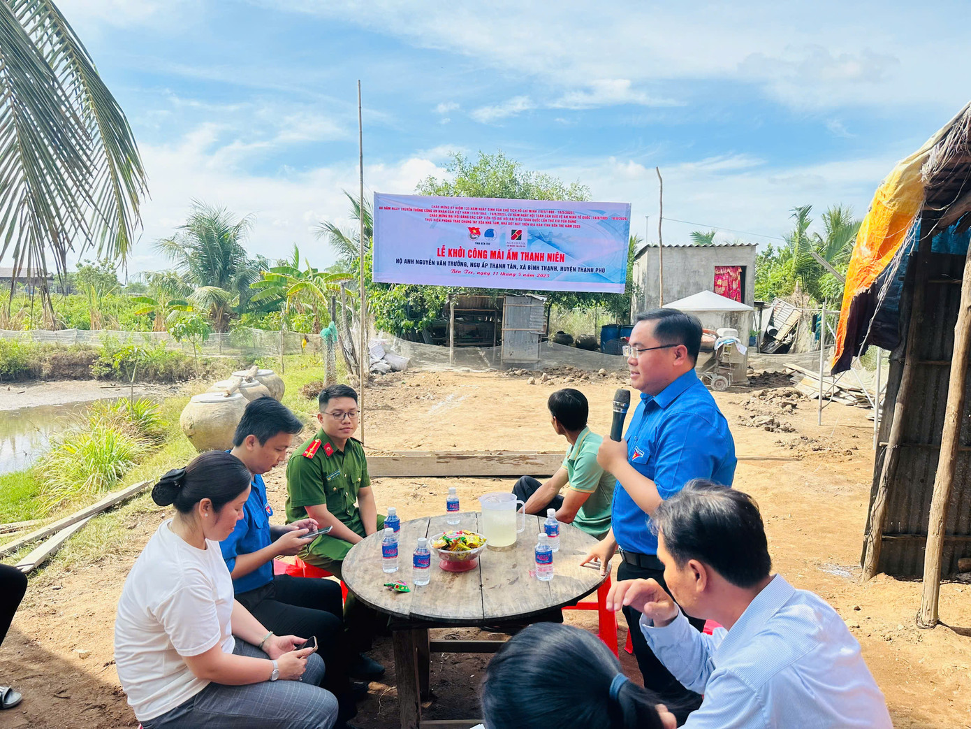 Anh Phan Thanh Trẻ - Phó Bí thư Tỉnh Đoàn,Chủ tịch Hội LHTN Việt Nam tỉnh Bến Tre phát biểu.