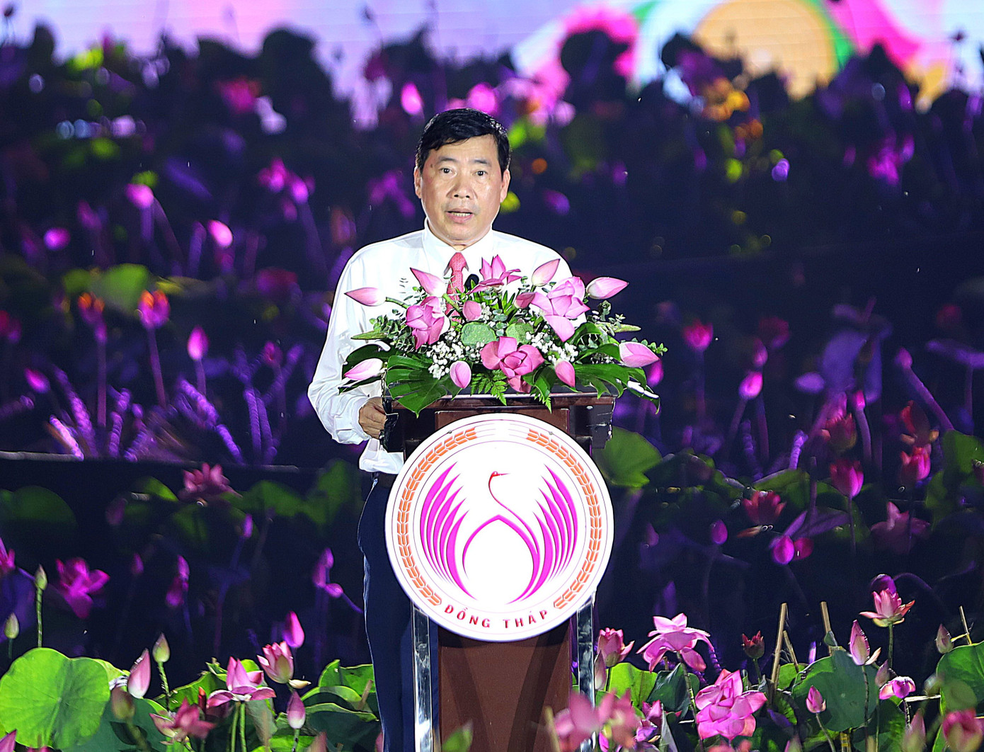 Ông Phạm Thiện Nghĩa, Chủ tịch UBND tỉnh Đồng Tháp phát biểu tại lễ khai mạc. Ông Phạm Thiện Nghĩa, Chủ tịch UBND tỉnh Đồng Tháp phát biểu tại lễ khai mạc.