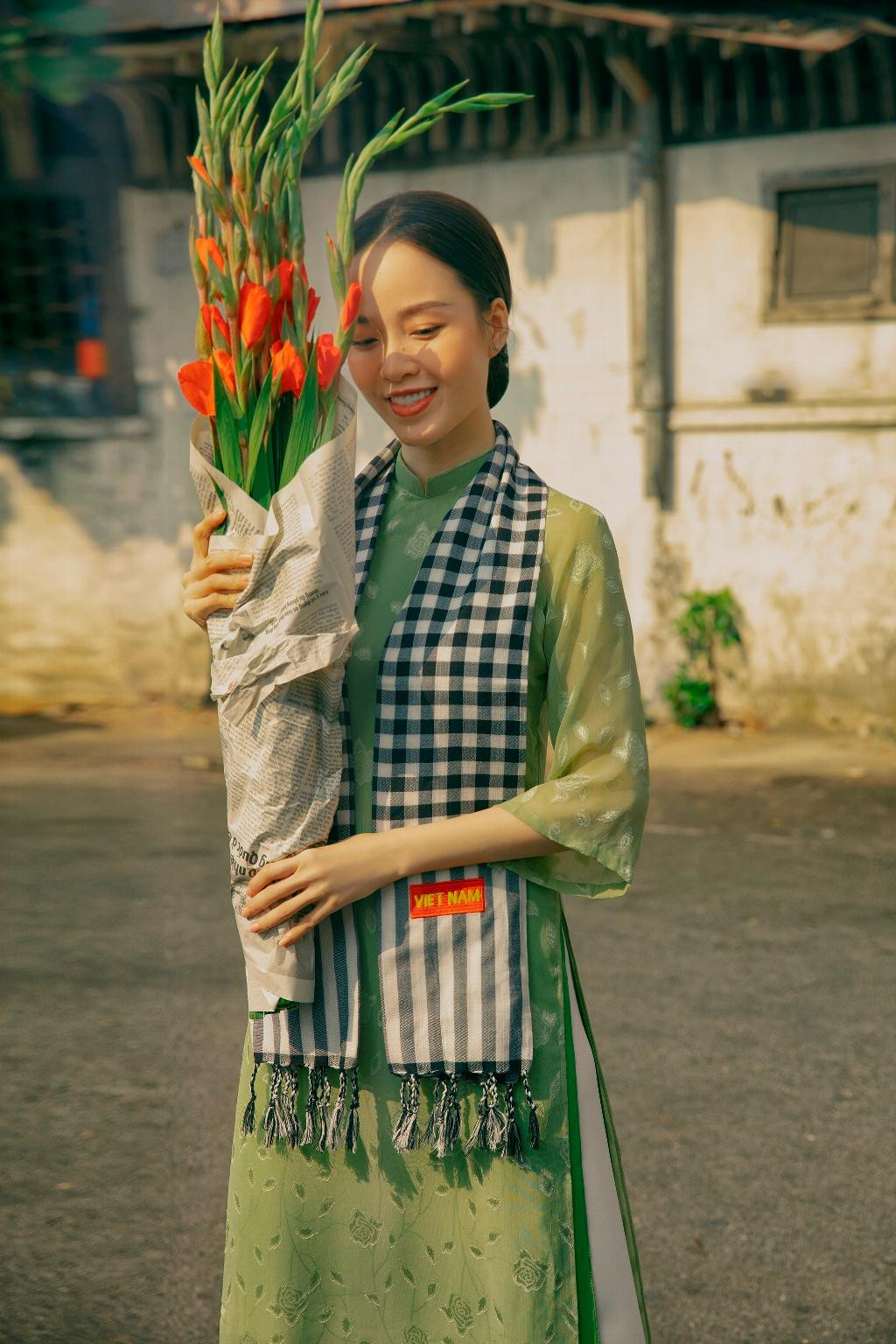 Cô mong muốn bình an và hạnh phúc đến với mọi người.