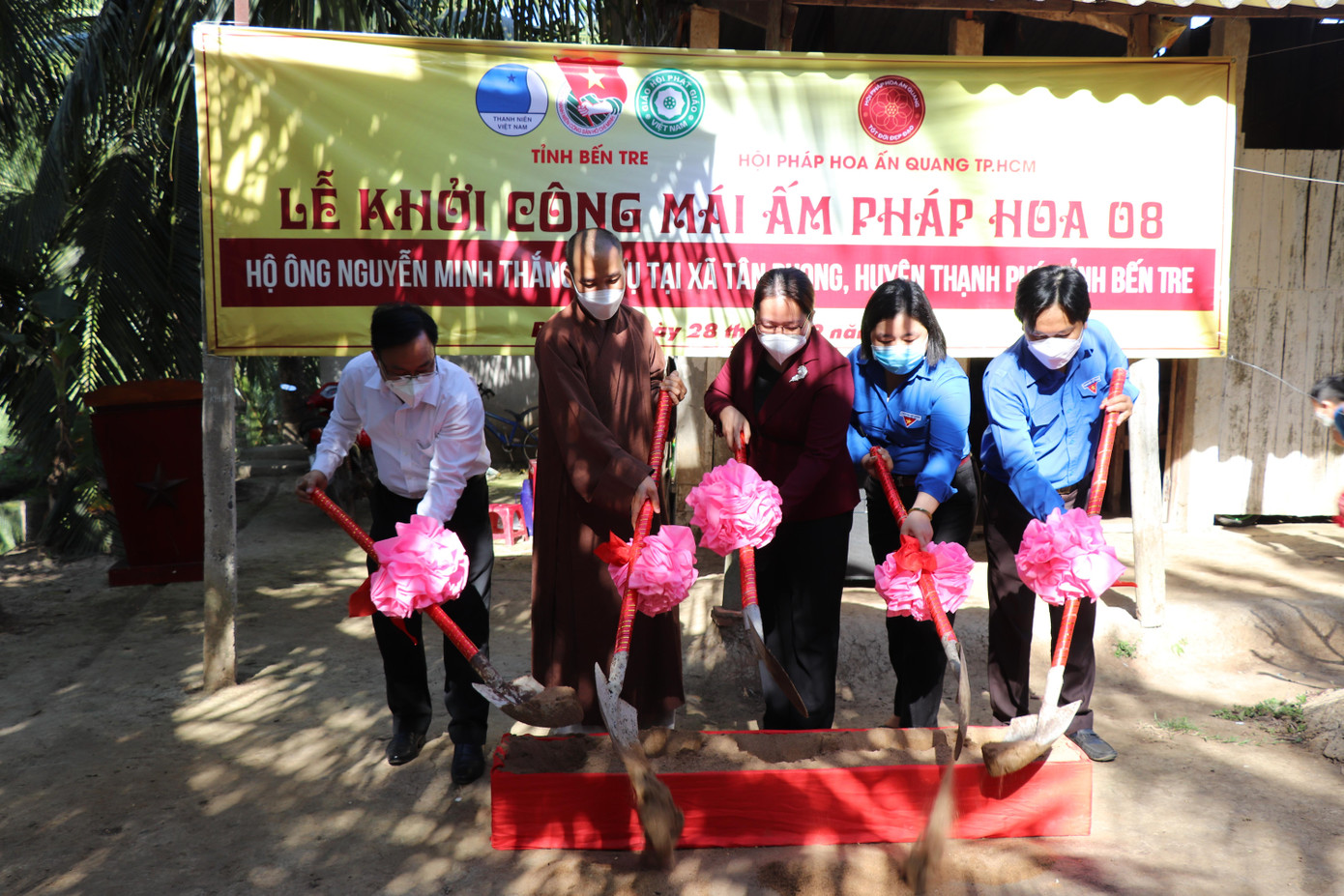 Tỉnh đoàn Bến Tre khởi công xây dựng nhà cho thanh niên khó khăn. - Ảnh: TĐ BT Tỉnh đoàn Bến Tre khởi công xây dựng nhà cho thanh niên khó khăn. - Ảnh: TĐ BT