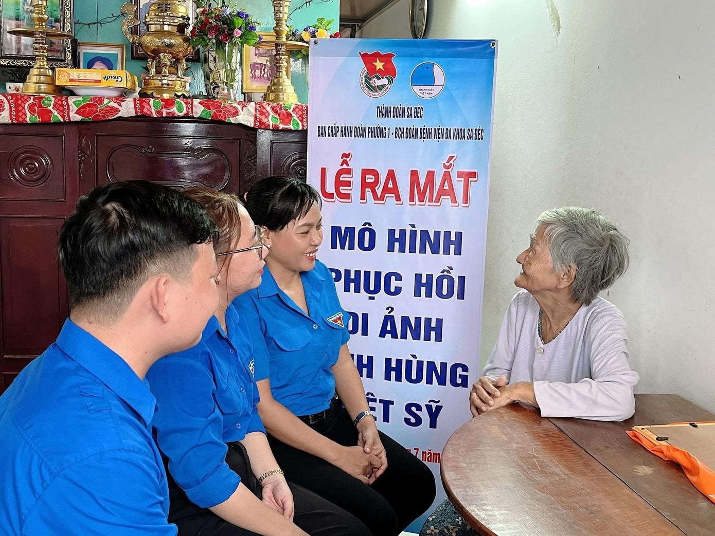 Đoàn phường 1 phối hợp Đoàn Bệnh viện Đa khoa Sa Đéc ra mắt mô hình phục hồi di ảnh Anh hùng, liệt sĩ.