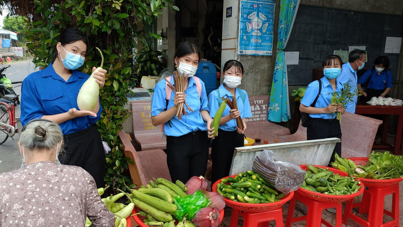 Tổ chức phiên chợ 0 đồng phục vụ người nghèo