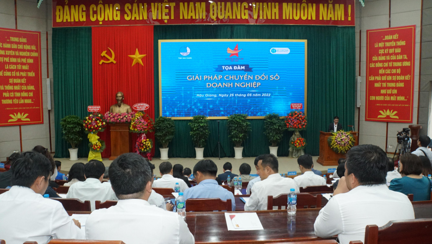 Quang cảnh tọa đàm &quot;Giải pháp chuyển đổi số Doanh nghiệp&quot;. - Ảnh: Hòa Hội