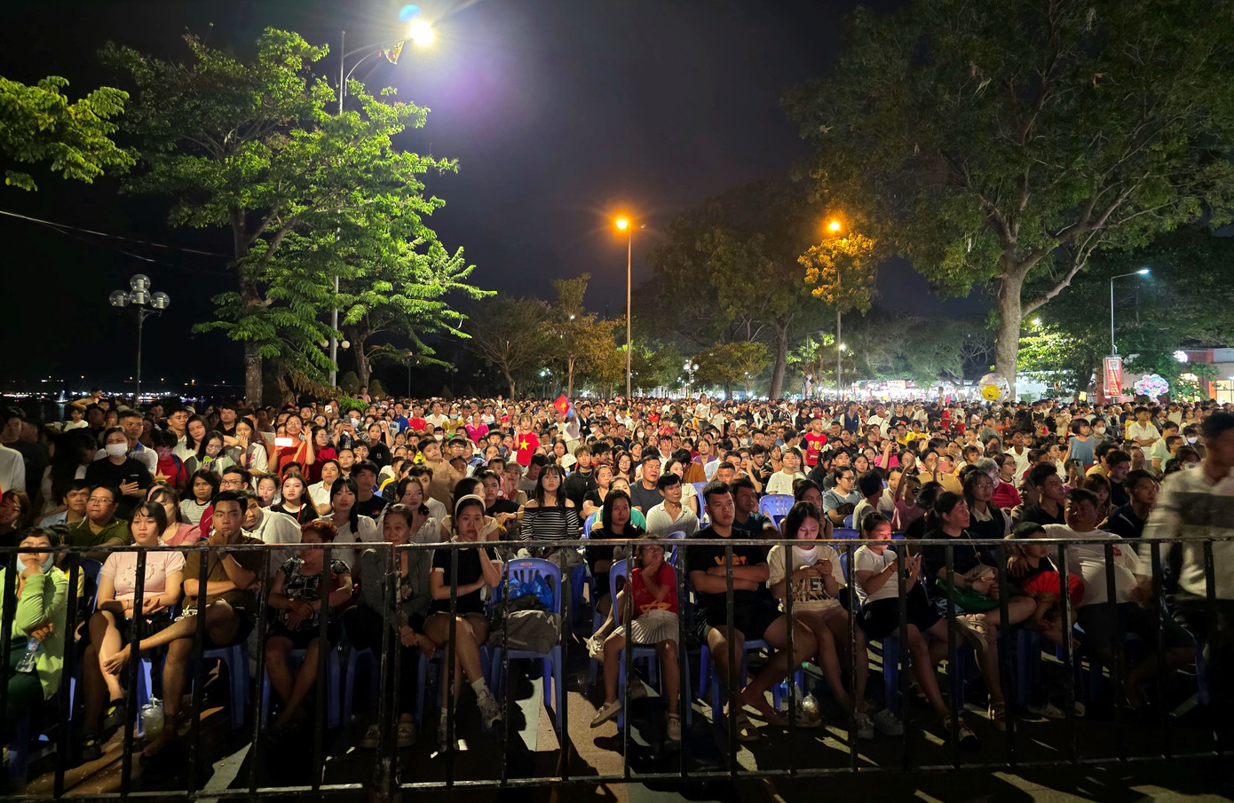 Hàng nghìn người dân tham dự lễ kỉ niệm. Ảnh: Minh Trung.
