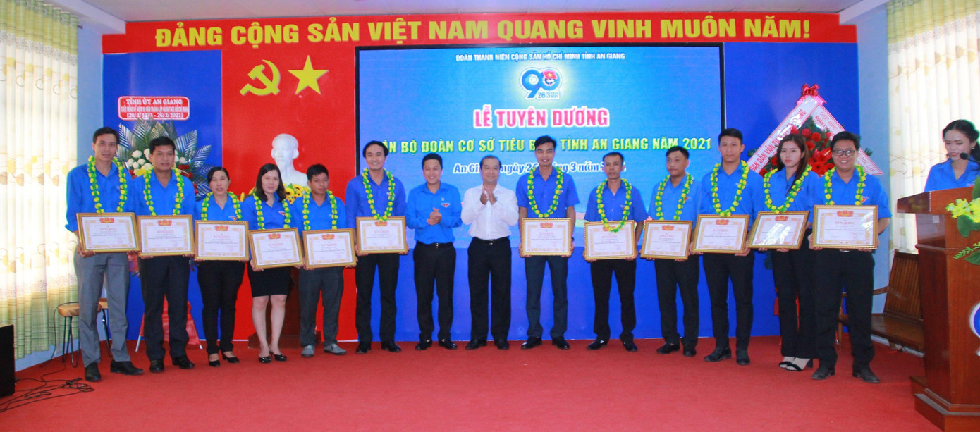 Tuyên dương cán bộ Đoàn tiêu biểu 2021 Tuyên dương cán bộ Đoàn tiêu biểu 2021