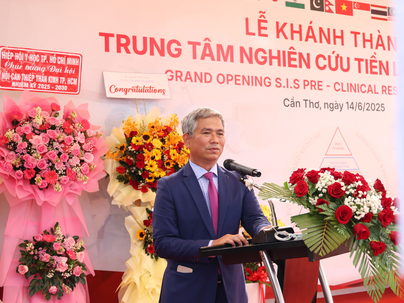 TS. BS Trần Chí Cường, Giám đốc Bệnh viện Quốc tế S.I.S Cần Thơ phát biểu. TS. BS Trần Chí Cường, Giám đốc Bệnh viện Quốc tế S.I.S Cần Thơ phát biểu.