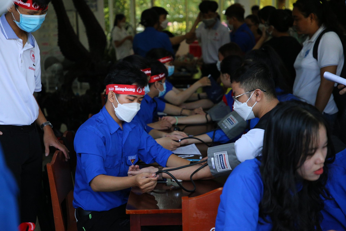 Đoàn viên thanh niên, sinh viên nhiệt tình tham gia hiến máu tại Chủ nhật Đỏ