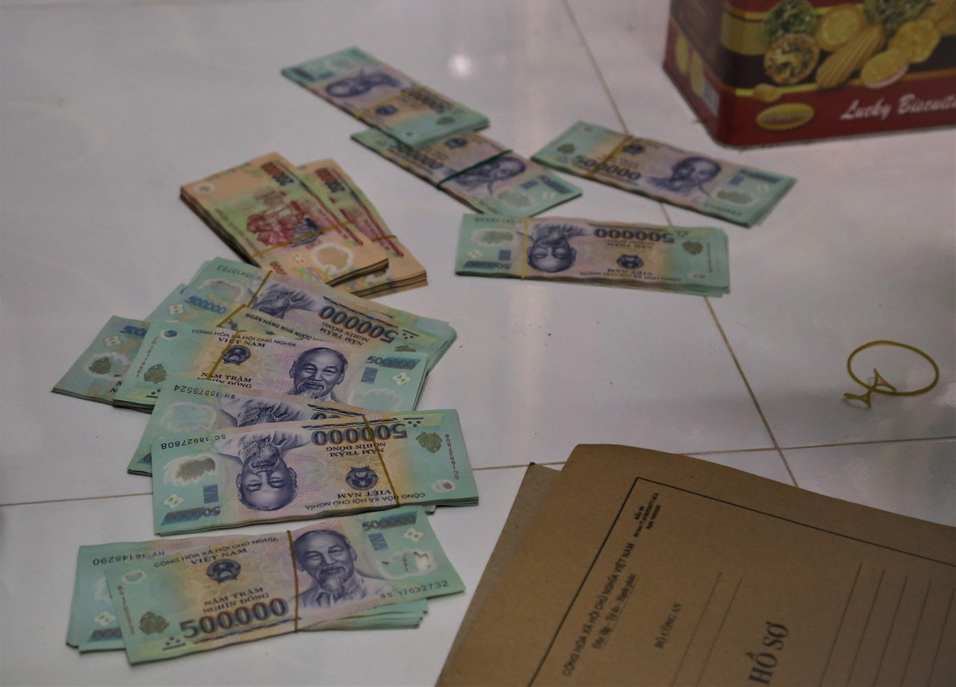 Tang vật liên quan đến vụ án đánh bạc tại Sóc Trăng Tang vật liên quan đến vụ án đánh bạc tại Sóc Trăng