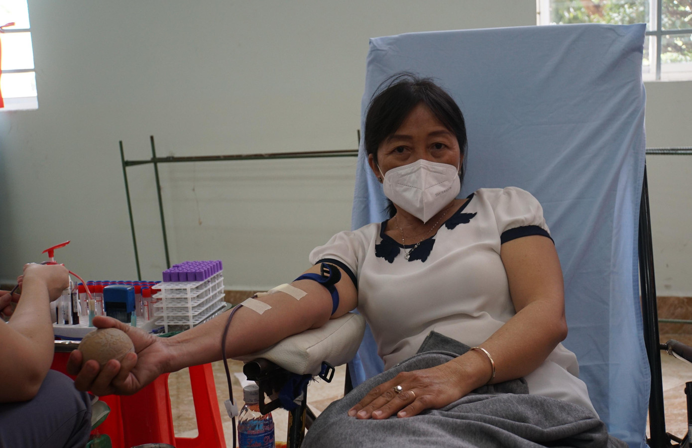 Người dân xã Mỹ Khánh Tham gia hiến máu tình nguyện. - Ảnh: Hòa Hội