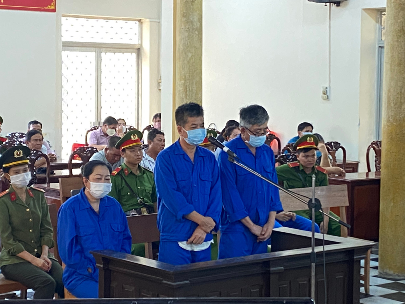 Các bị cáo tại tòa. Ảnh: PV