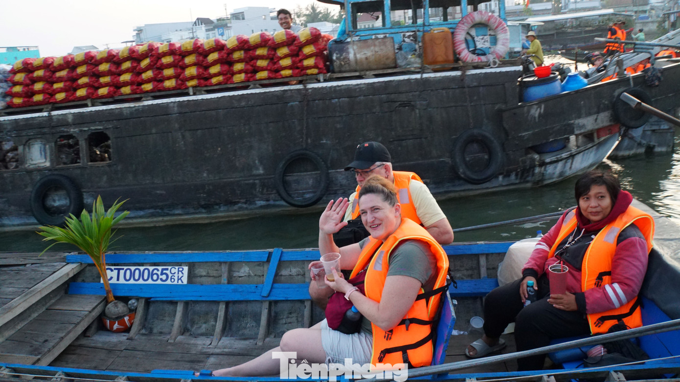 Chợ nổi Cái Răng là một trong những điểm đến hàng đầu của du khách khi đến với Cần Thơ. Ảnh: Hòa Hội.