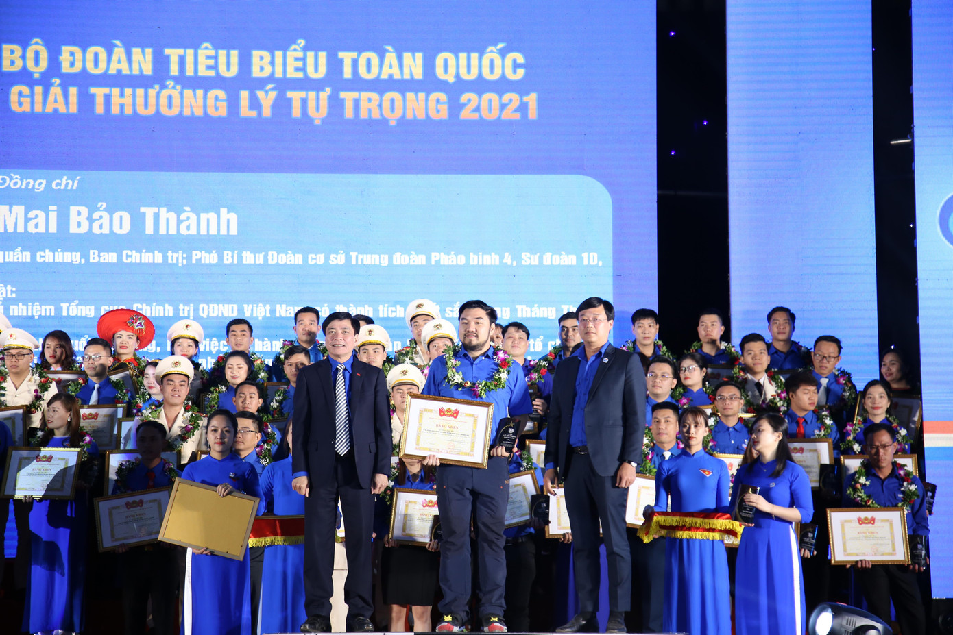 Thầy Chu Đức Hà vinh danh nhận giải thưởng Lý Tự Trọng năm 2021 Thầy Chu Đức Hà vinh danh nhận giải thưởng Lý Tự Trọng năm 2021