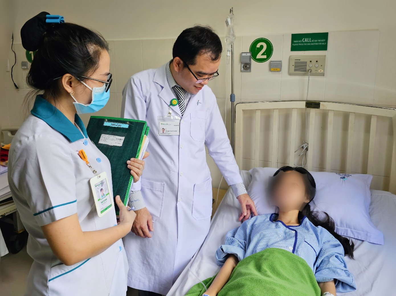 Bé T. phục hồi tốt sau khi được khâu phần gan bị vỡ.