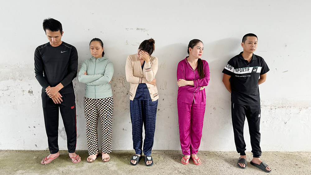 Các đối tượng Thiện, Diệu, Ngân, Hiền, Toàn (từ trái qua). Các đối tượng Thiện, Diệu, Ngân, Hiền, Toàn (từ trái qua).