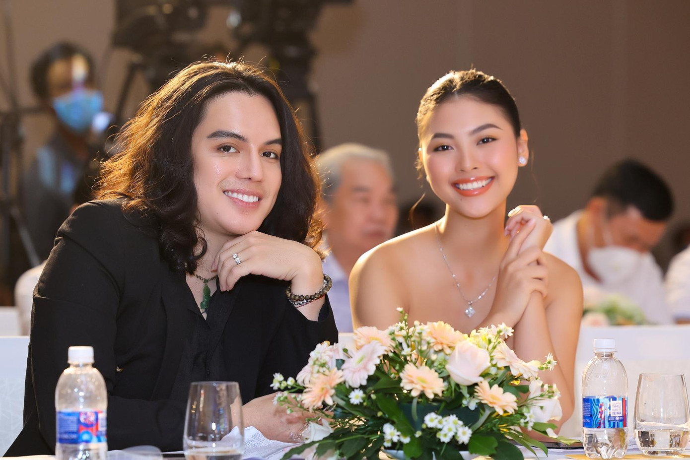 Người đẹp biển Hoa hậu Việt Nam 2016 Đào Thị Hà cùng Nhà thiết kế Brian Võ