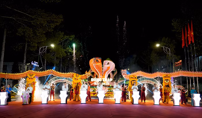 Đồng Tháp khai hội hoa xuân phục vụ nhân dân đón Tết Nguyên đán. Ảnh: P. Thành Đồng Tháp khai hội hoa xuân phục vụ nhân dân đón Tết Nguyên đán. Ảnh: P. Thành